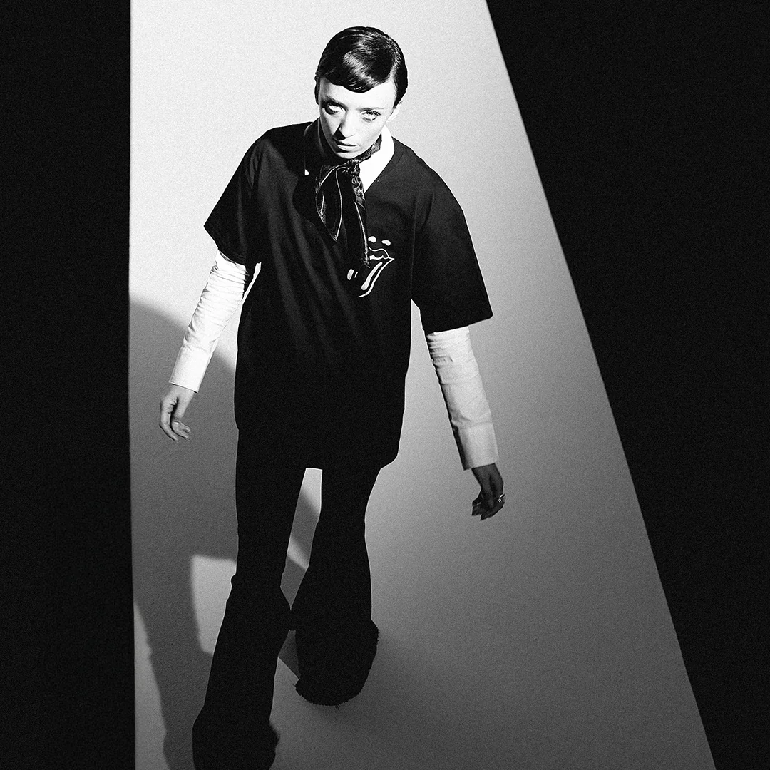 Paint It Black Tongue Outline T-shirt - Image 7
